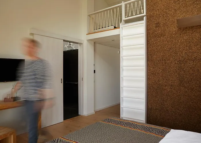 Cavalo De Madeira 3* Arelho